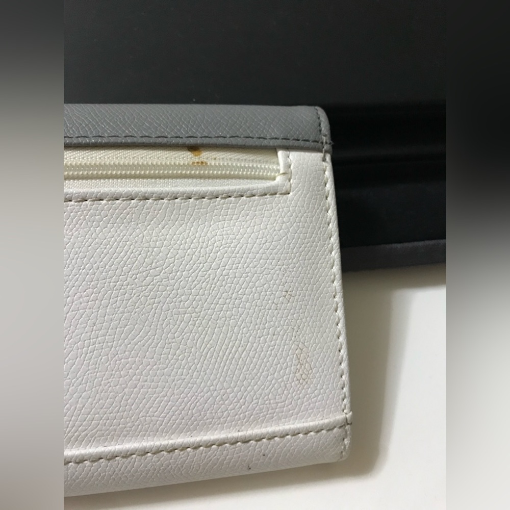 Guess Wallet Gray and White - Picture 12 of 12
